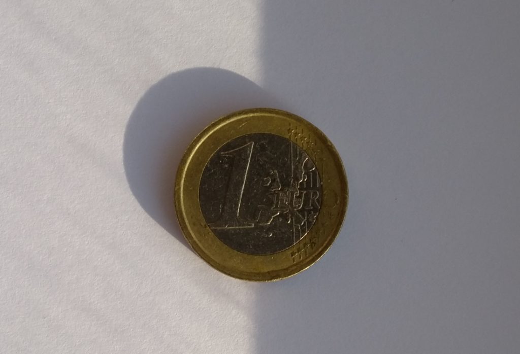 This image has an empty alt attribute; its file name is Euro_Licht_Schatten-e1572123329223-1024x698.jpg